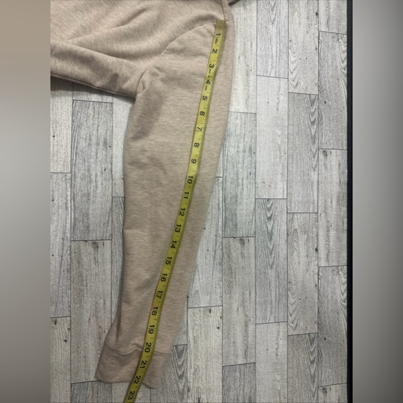 Michael Kors Women’s Beige Sweater Hoodie Pullover Size M Hooded W Long Sleeve - Picture 3 of 9